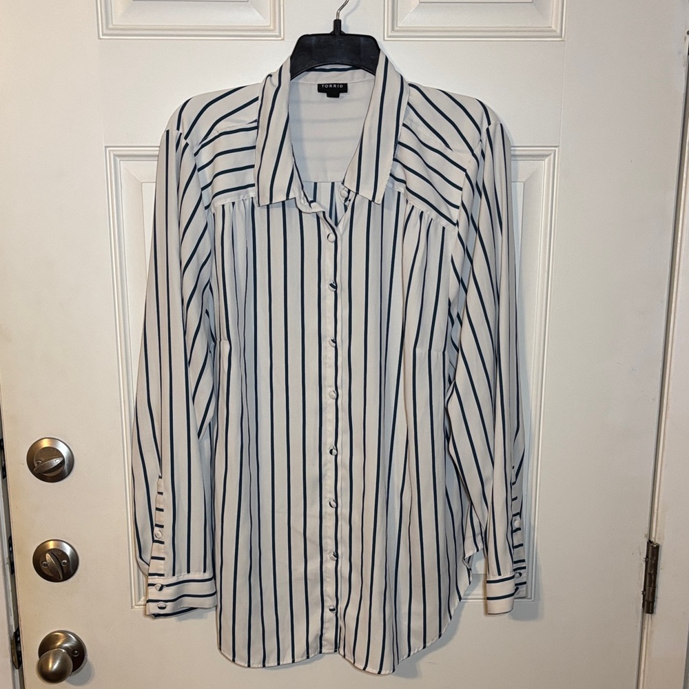 Torrid White and Teal Striped Blouse size 2